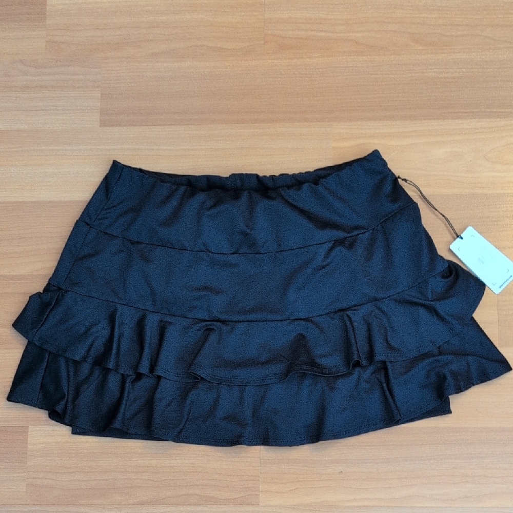 NWT Tail Double Tiered Tennis Skirt With Built in Shorts Size M